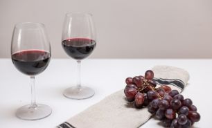Top 9 Benefits of Drinking Red Wine