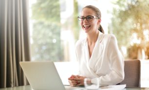 Ways to Choose Professional Clothes For Women on A Budget