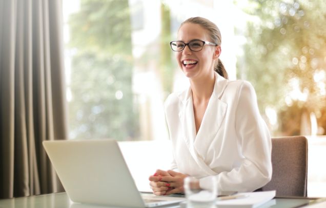 Ways to Choose Professional Clothes For Women on A Budget